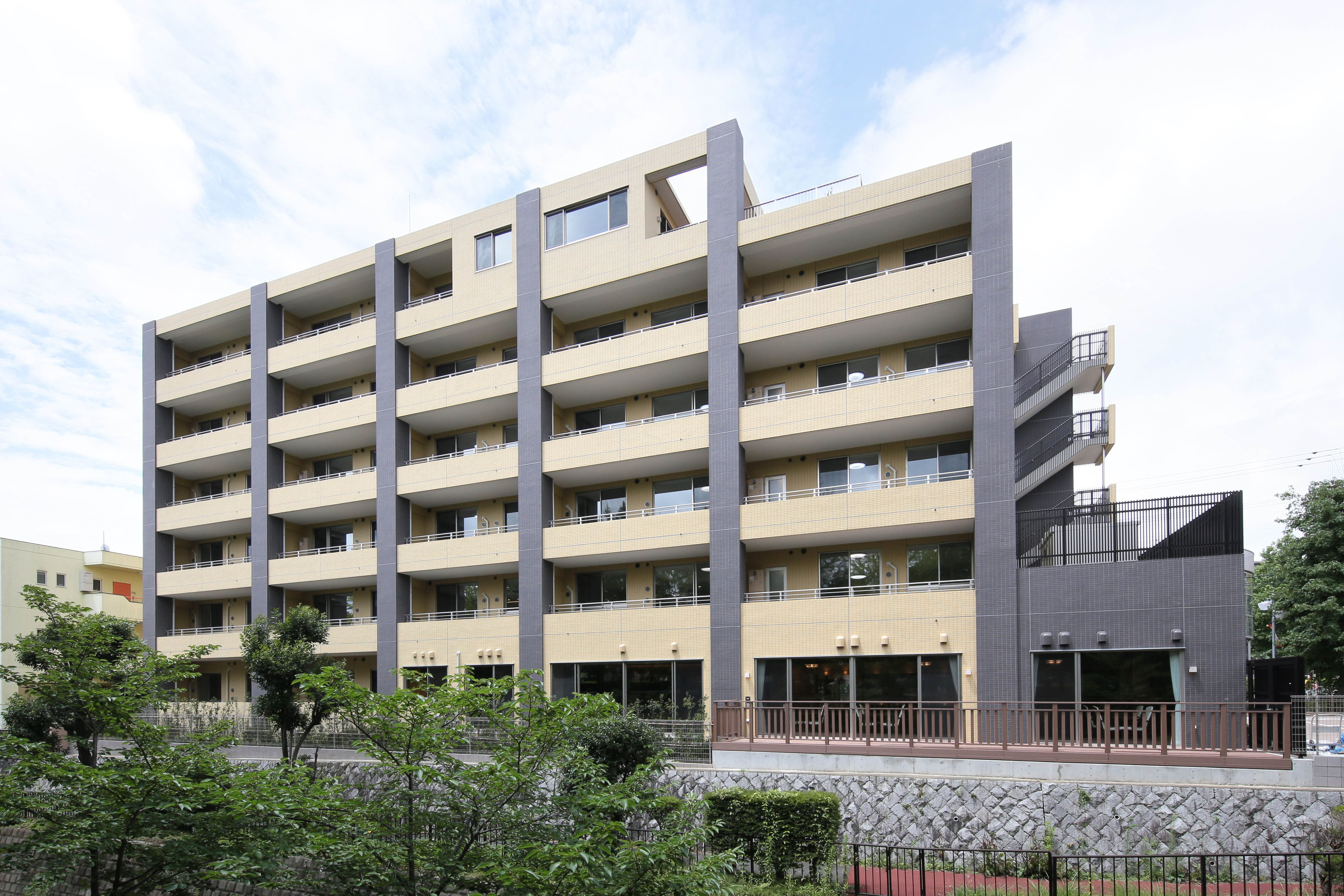 ココファンあざみ野南館 外観