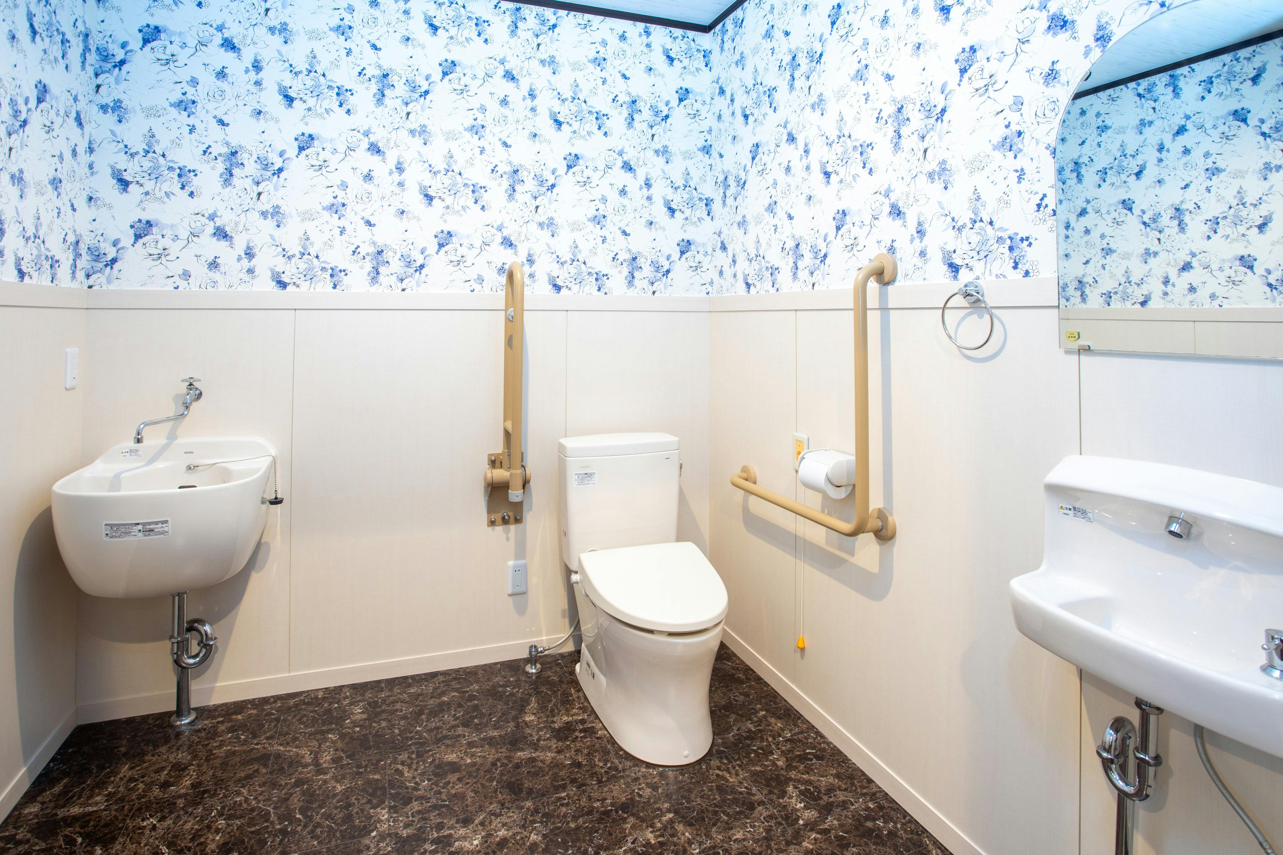 ふれあい早稲田本館 多機能トイレ