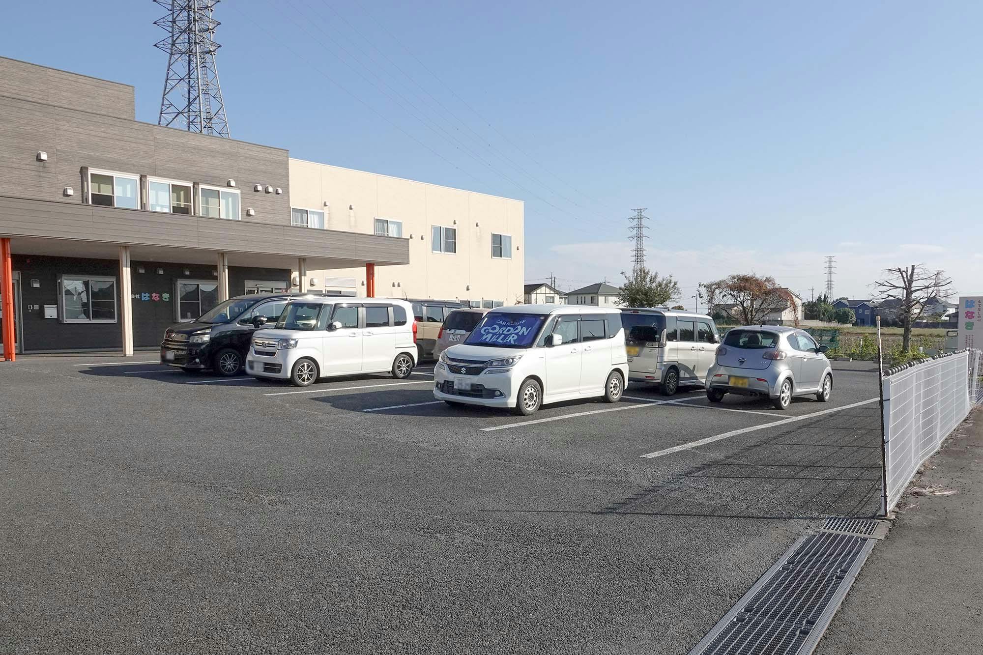 サービス付き高齢者向け住宅はなき 駐車場