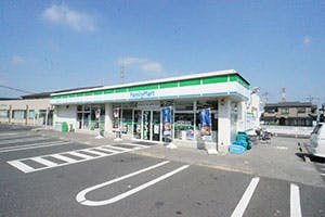 エルダーガーデン簗瀬 ファミリーマート