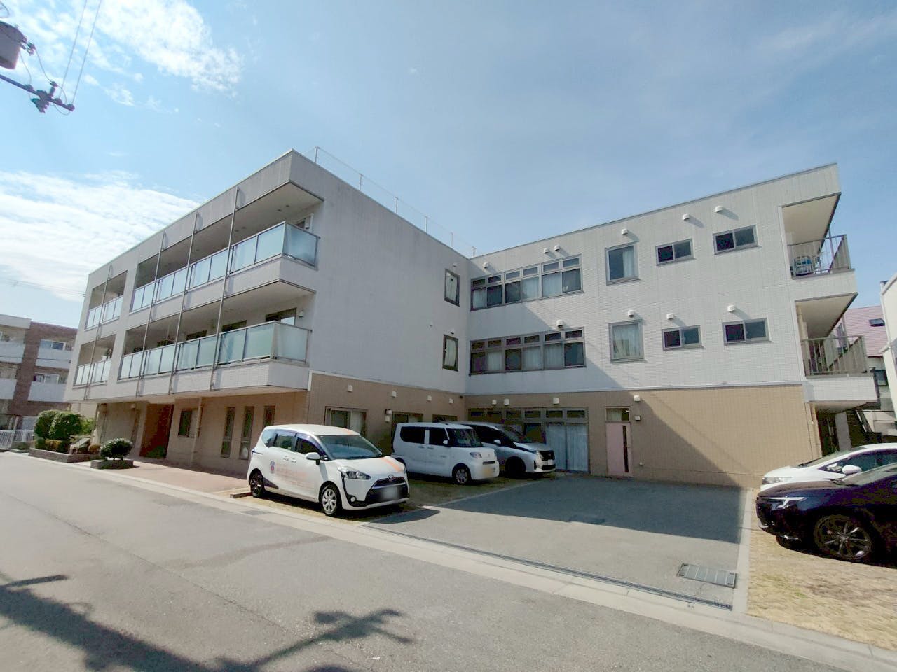 サービス付き高齢者向け住宅ラウレート東園田 外観