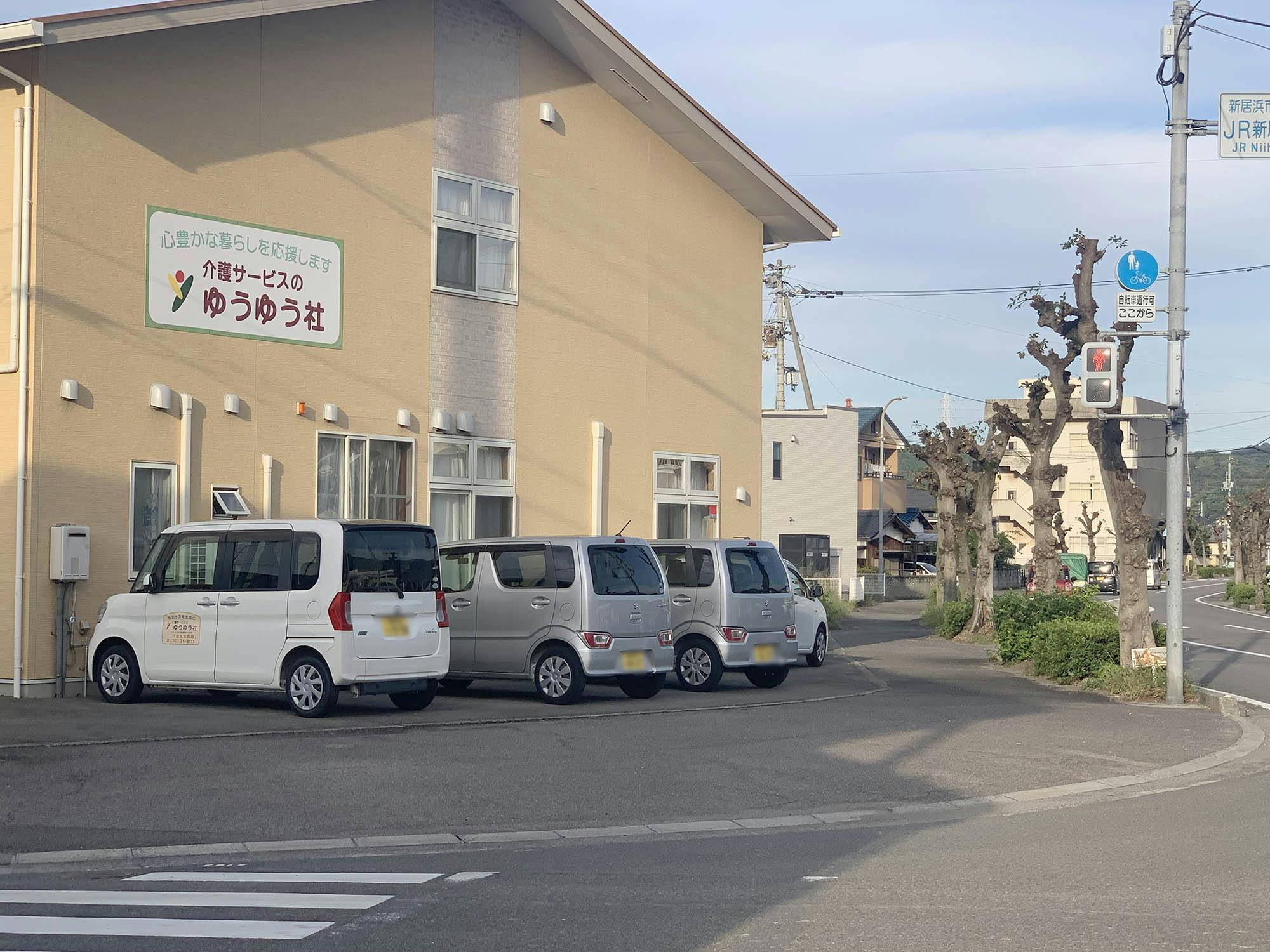 サービス付き高齢者向け住宅住んで民家 駐車場