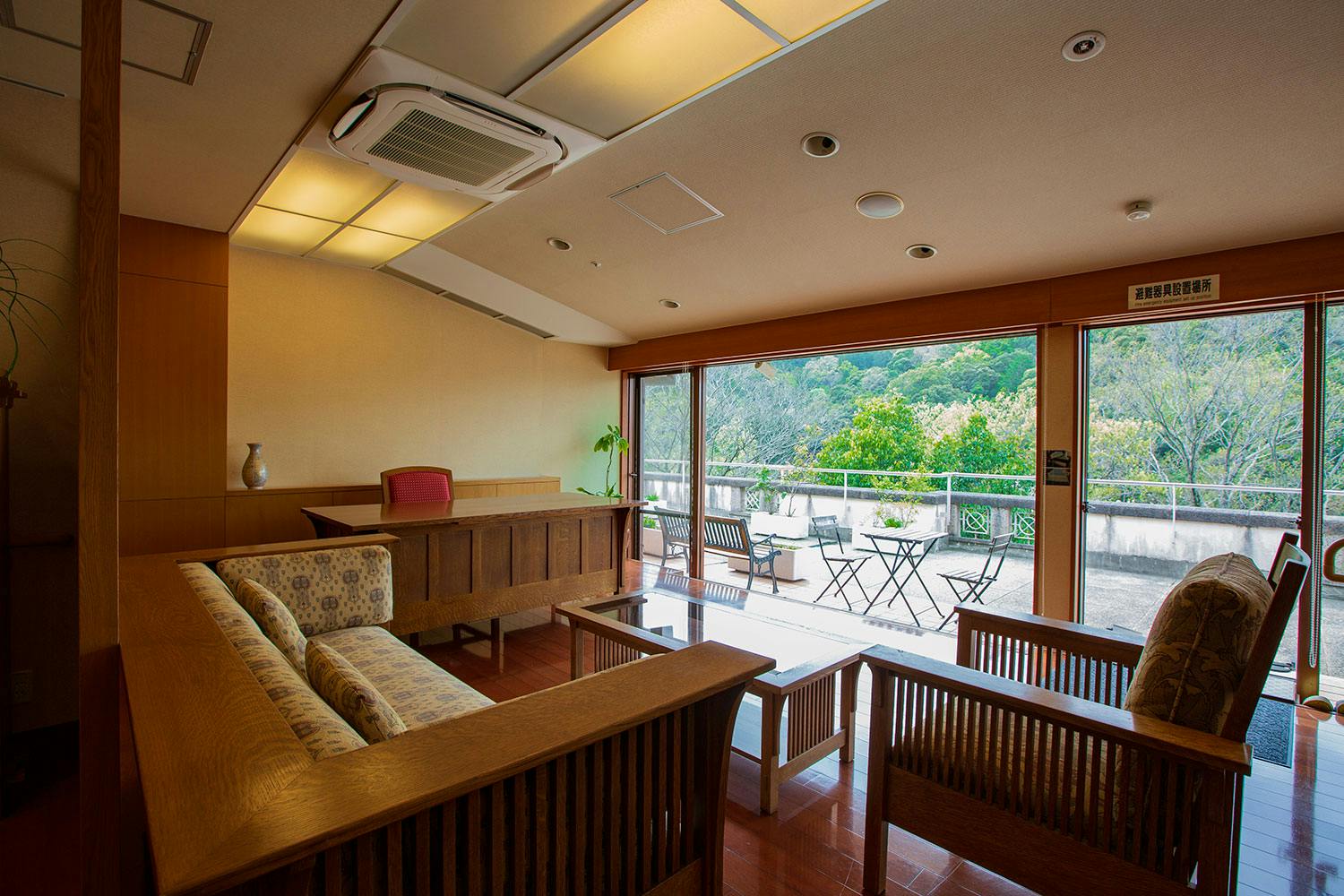 ヒルデモア東山 フロアラウンジ