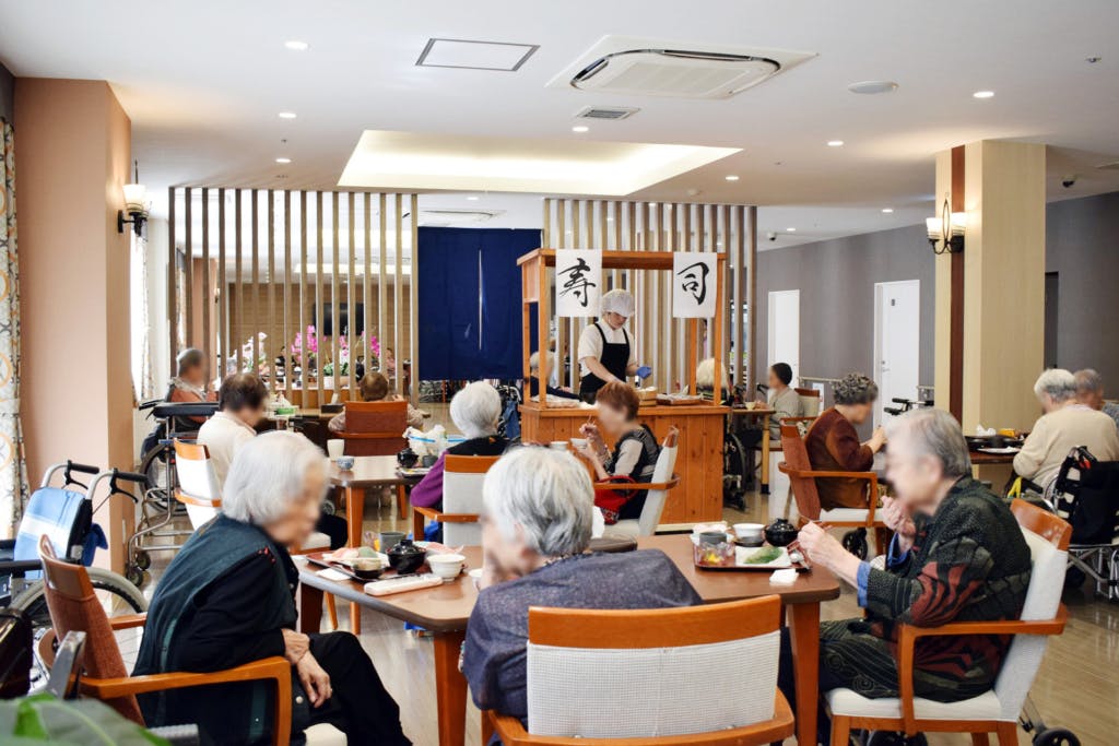 ニチイメゾン春日 お寿司イベント
