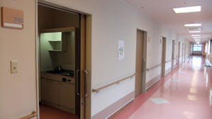 学園前西ケアハウス 廊下