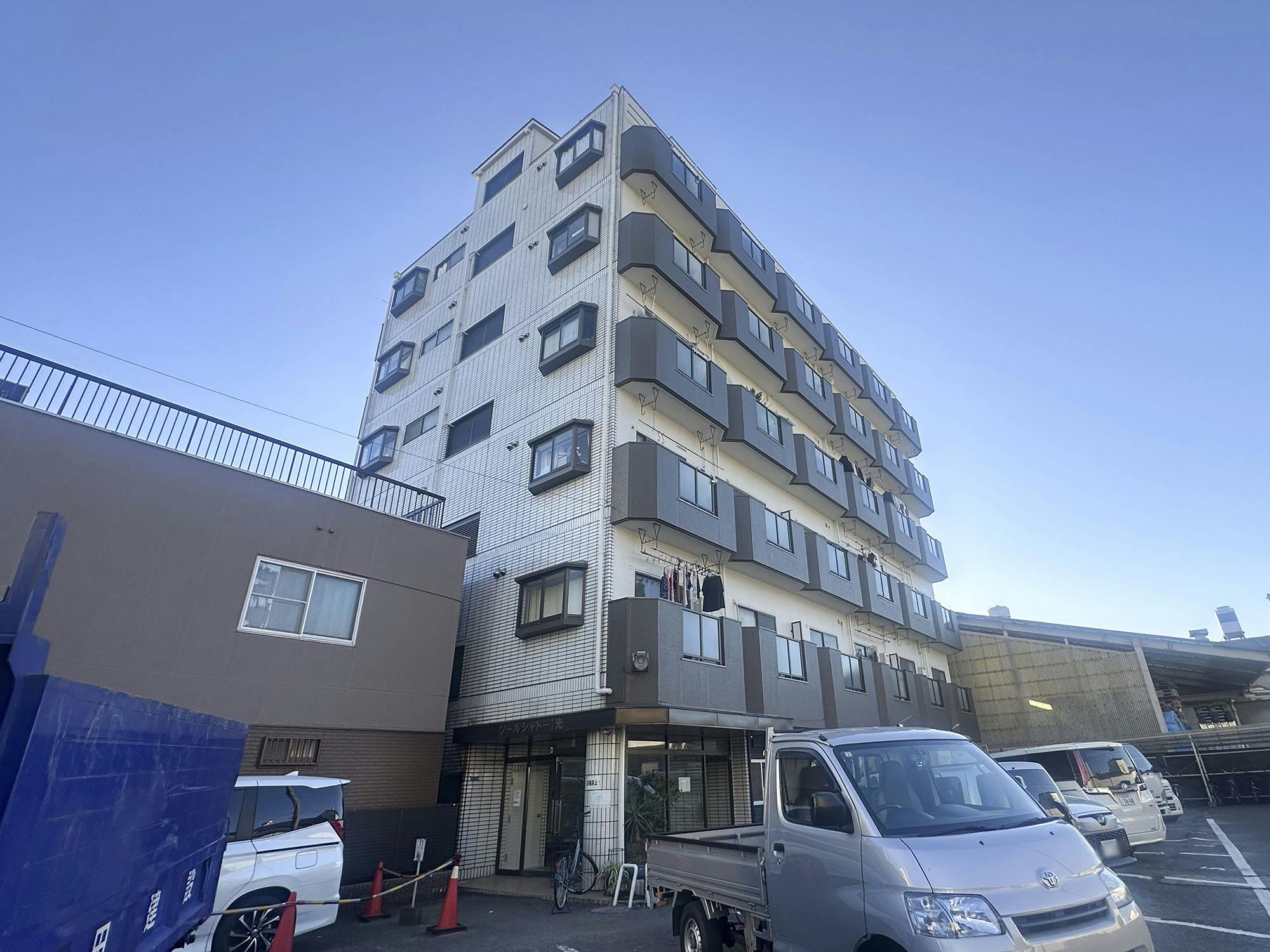 ライフ アンド ギブニーズ 外観