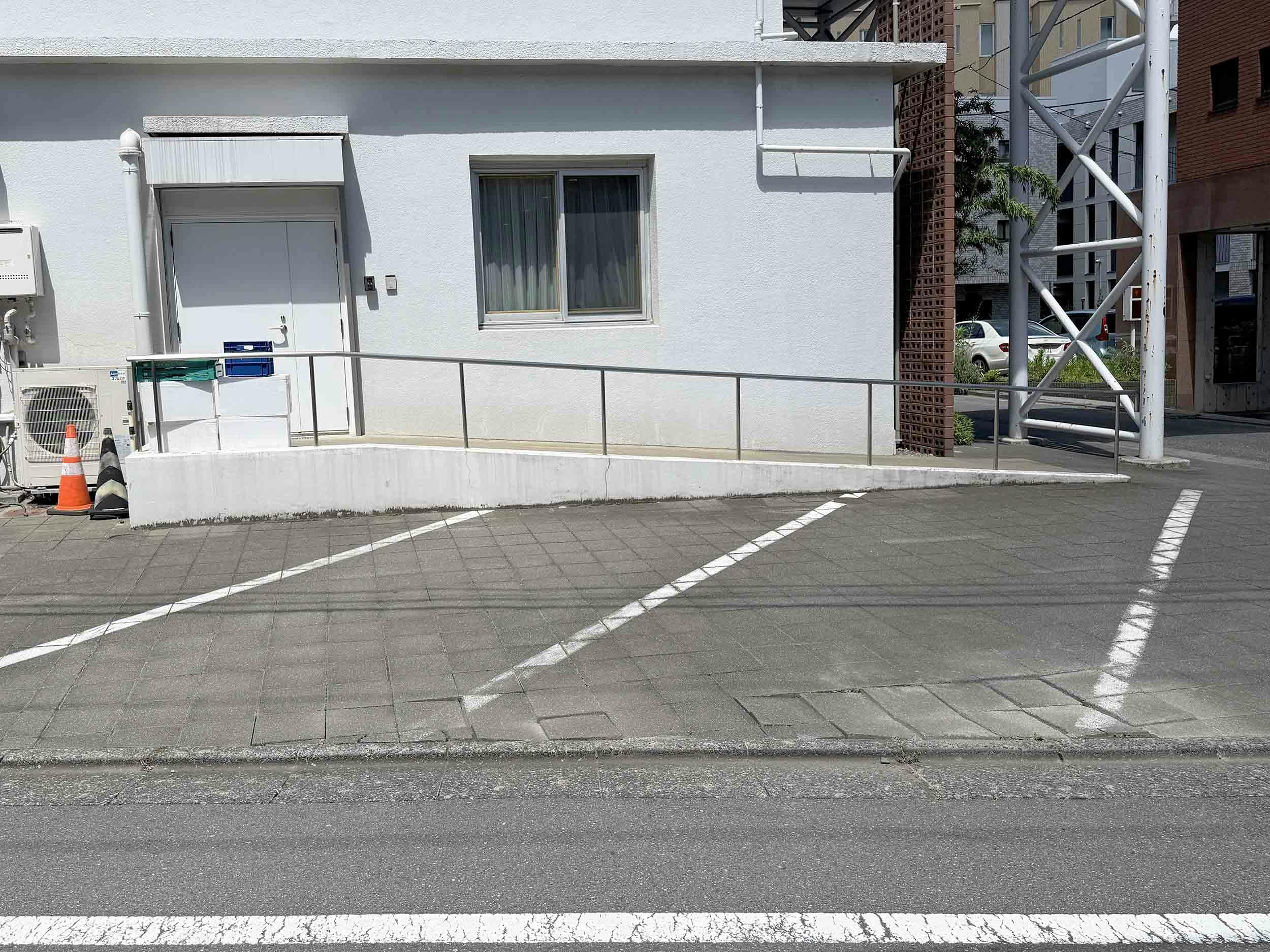 ウイーザス荻窪 駐車場