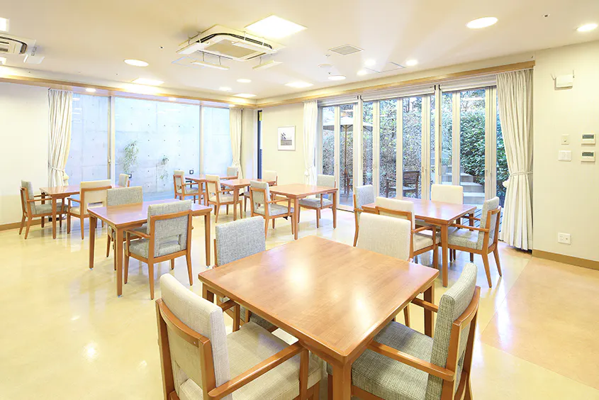 グランダ夙川 1F ダイニングルーム兼機能訓練室