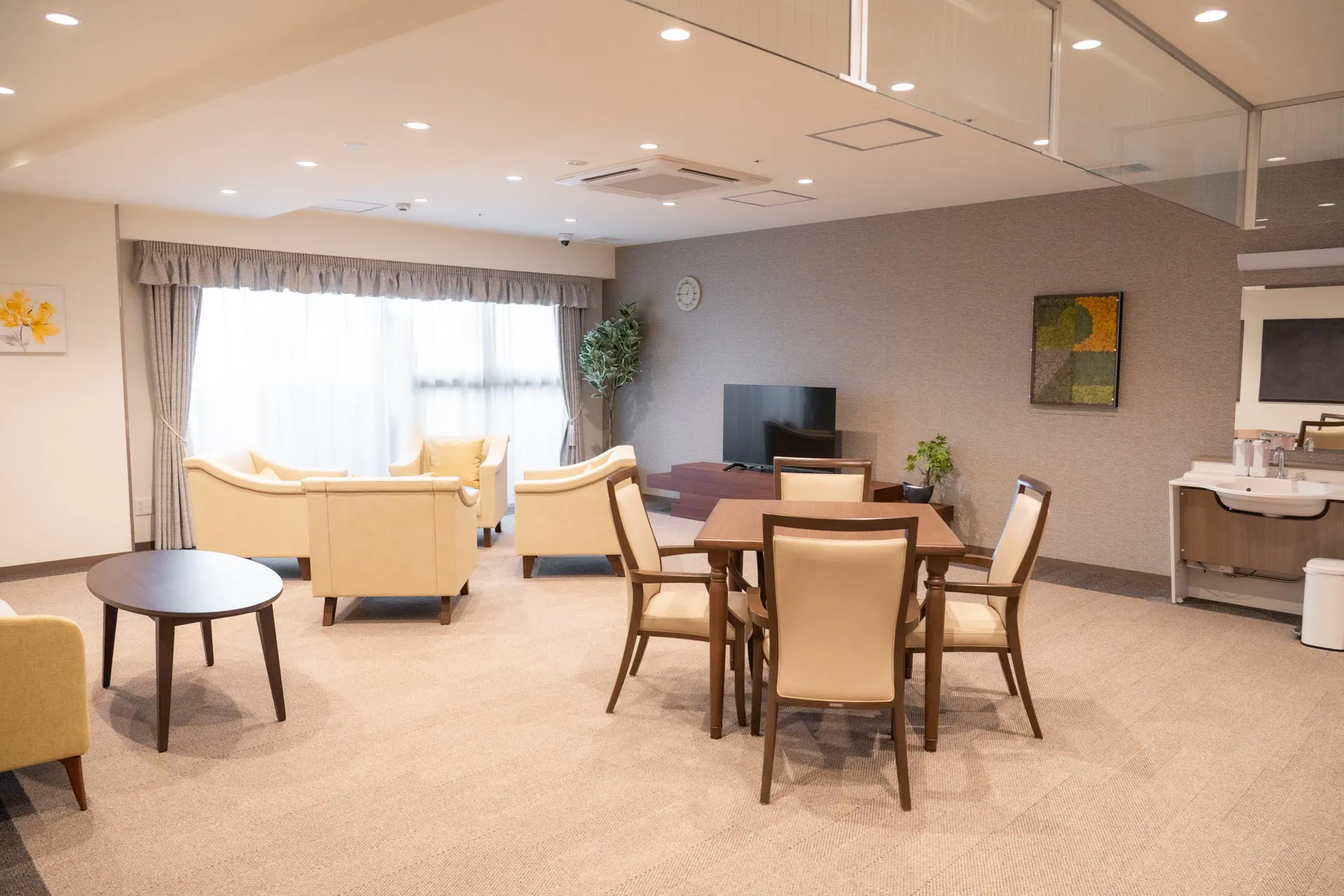 SOMPOケア ラヴィーレ平和大通り 2F共用部