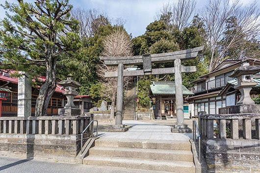 アズハイム横浜戸塚 富塚八幡宮