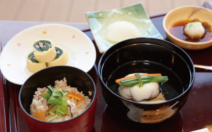 介護付有料老人ホーム 頂 毎日京料理「花萬」の手料理を提供