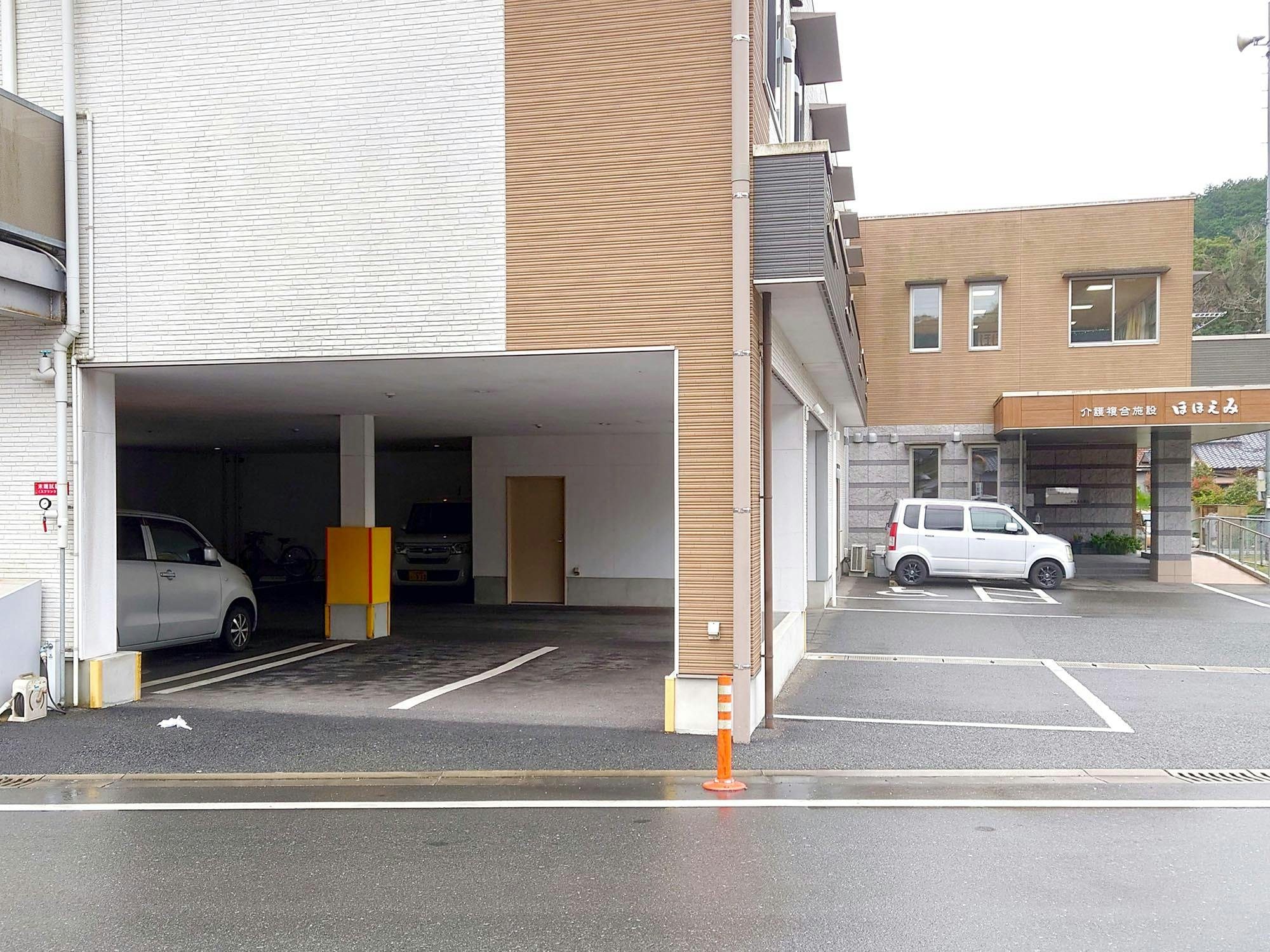 介護付有料老人ホームほほえみ 駐車場