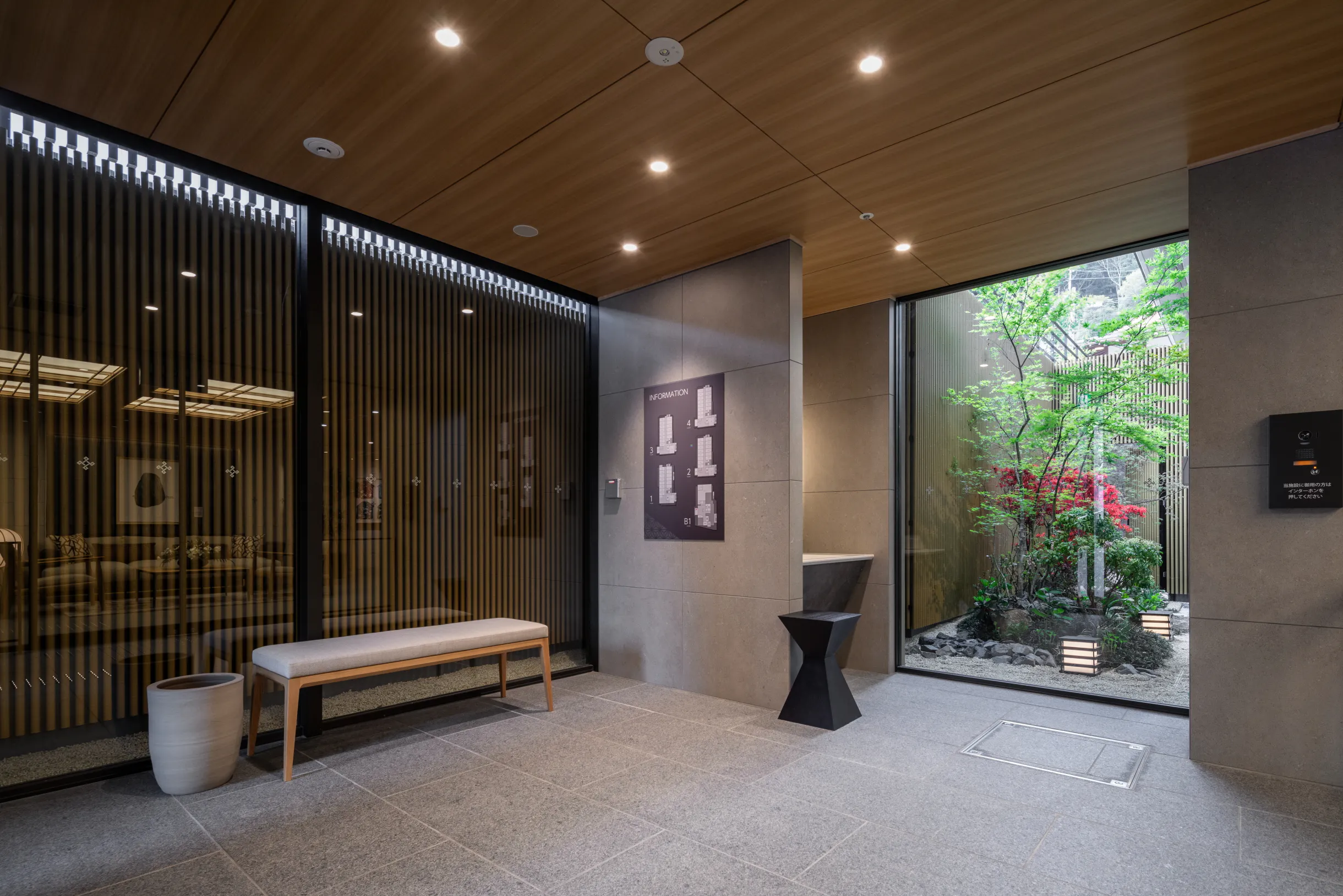 チャームプレミア京都岡崎 風除室