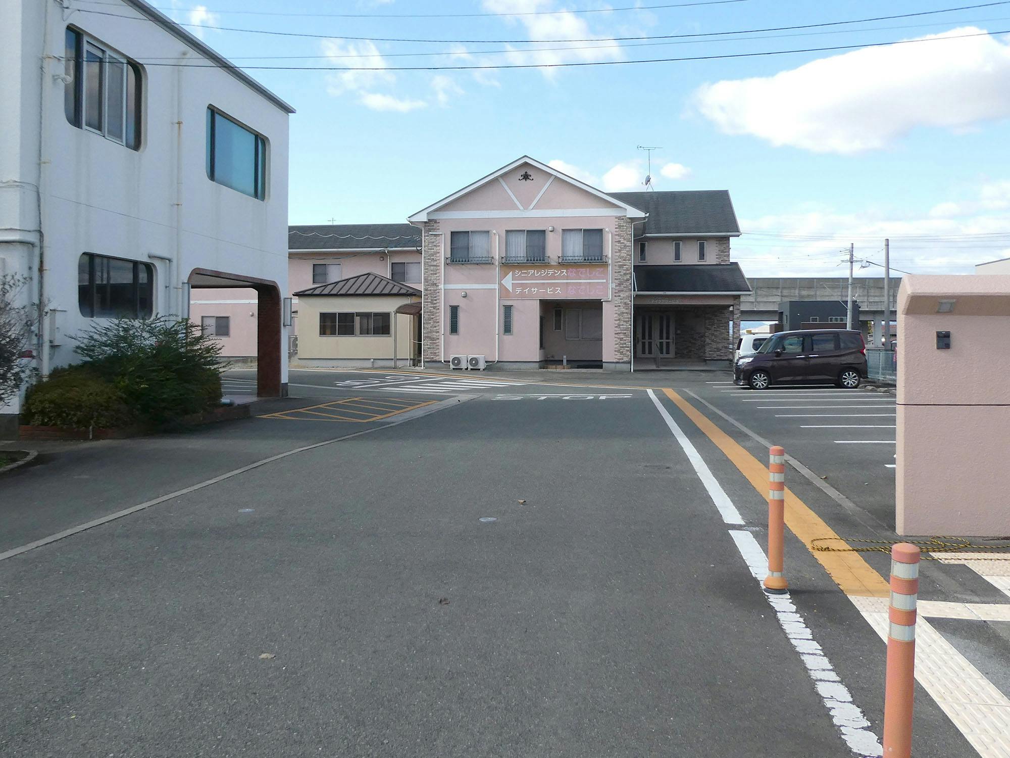 シニアレジデンスなでしこ 駐車場