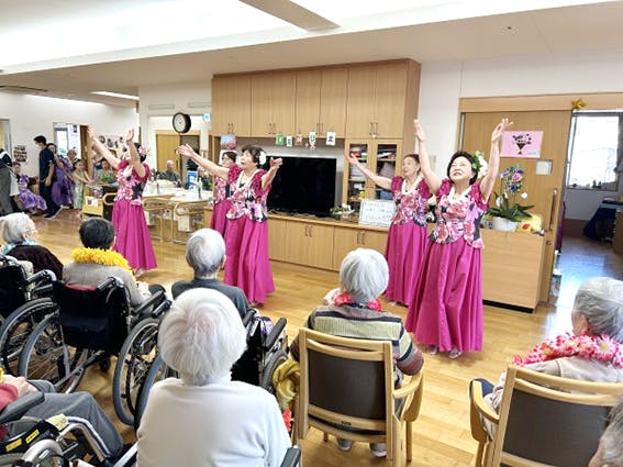 介護付有料老人ホームみんなの家・南中野 フラダンス