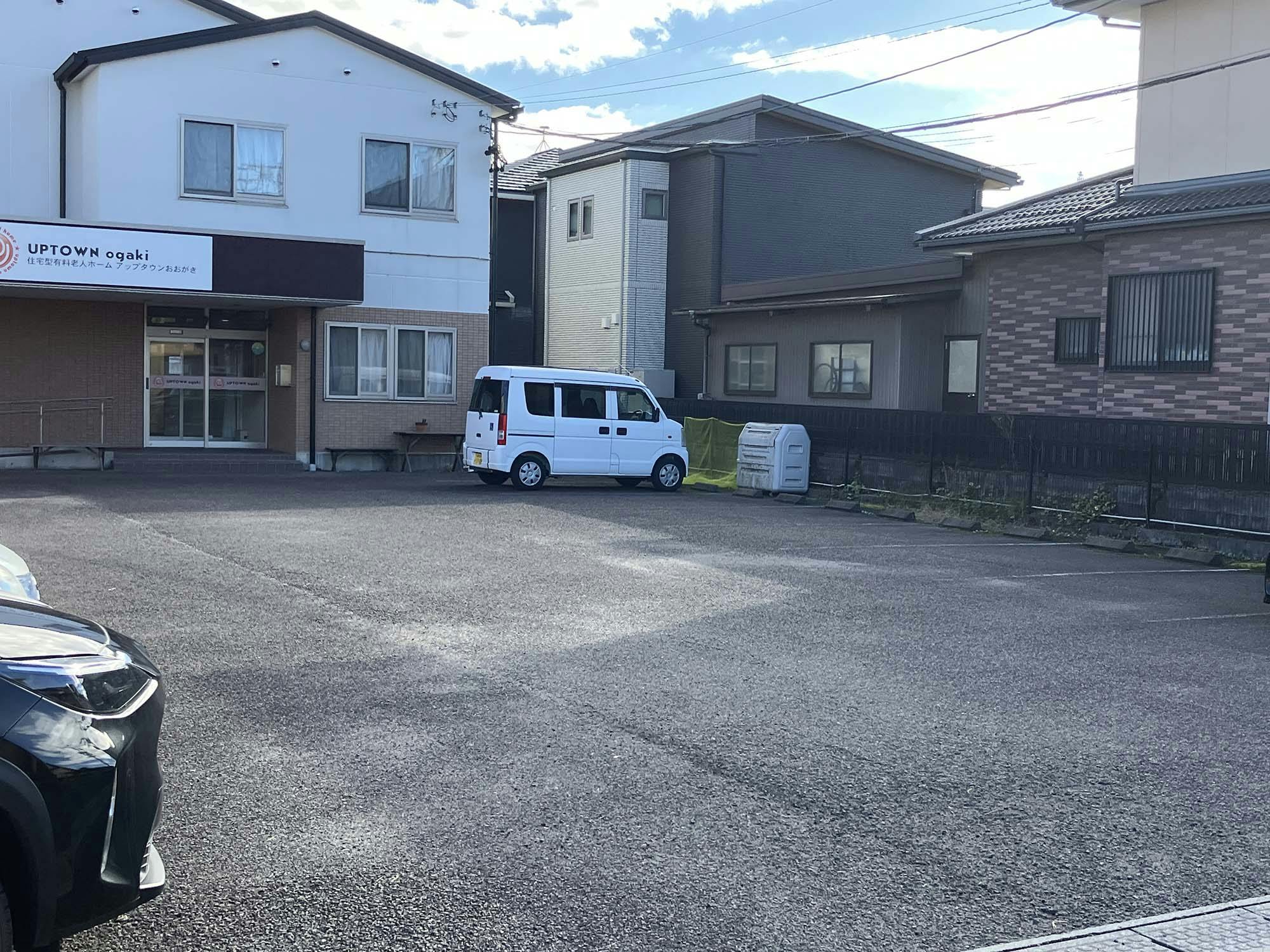 アップタウンおおがき 駐車場