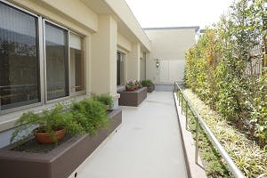 ローズライフ高の原 庭園（サポートセンター）