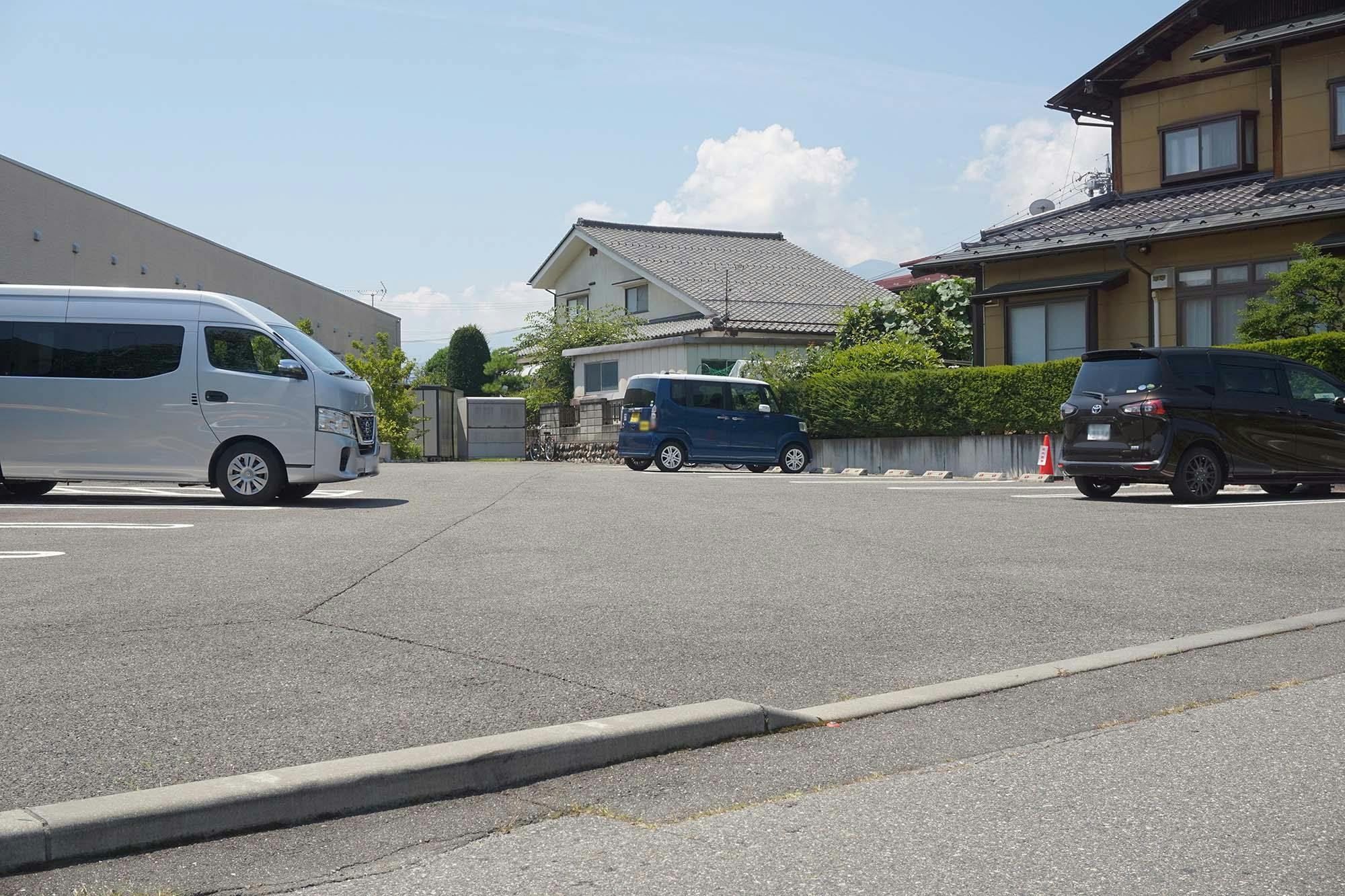 ナーシングホームあずみの 駐車場