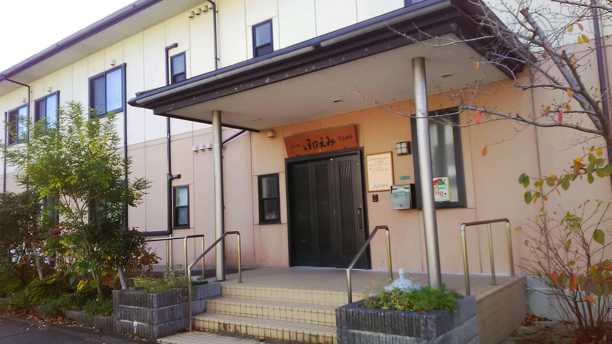 ニチイケアセンター下上津役 玄関
