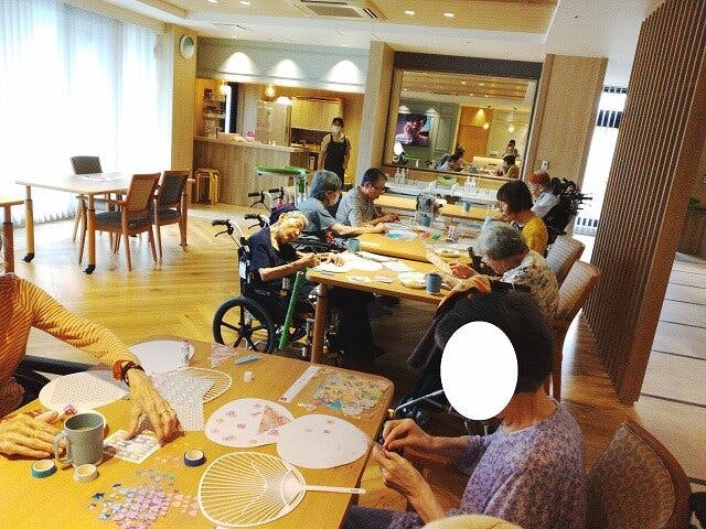 オリーブ・南千里 うちわ作り
