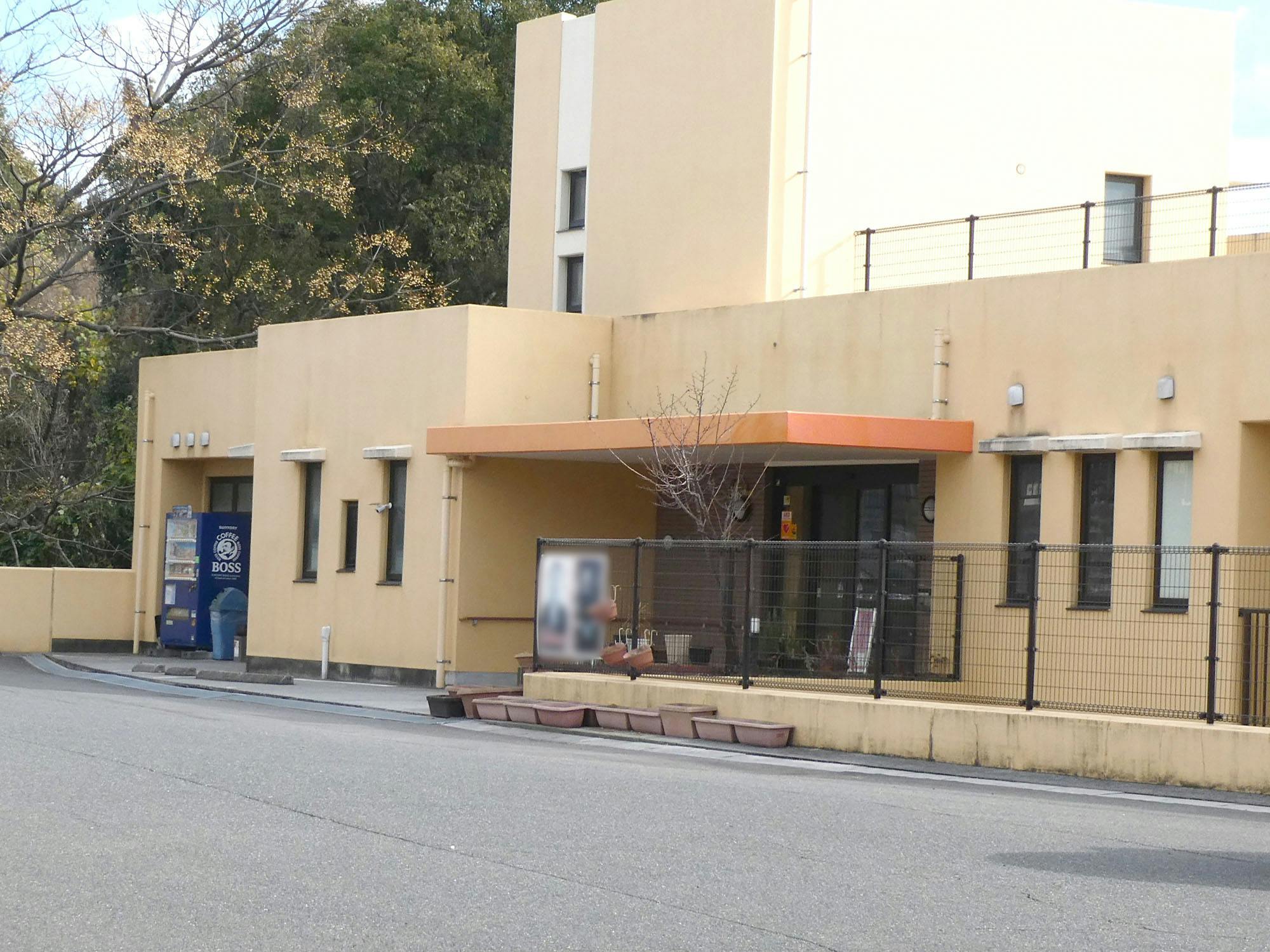 認知症専用有料老人ホームグローバルケア森の家 入口