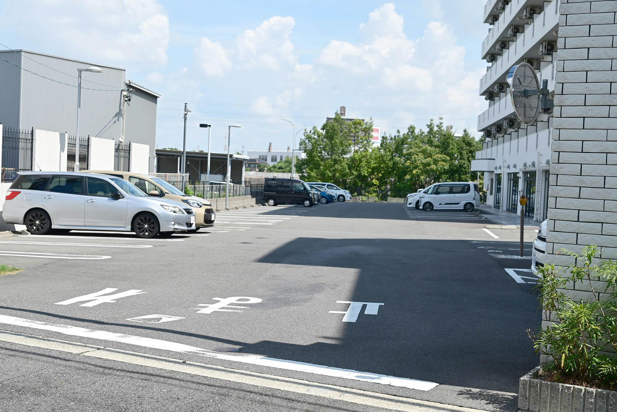 グランドファミリア赤池 駐車場