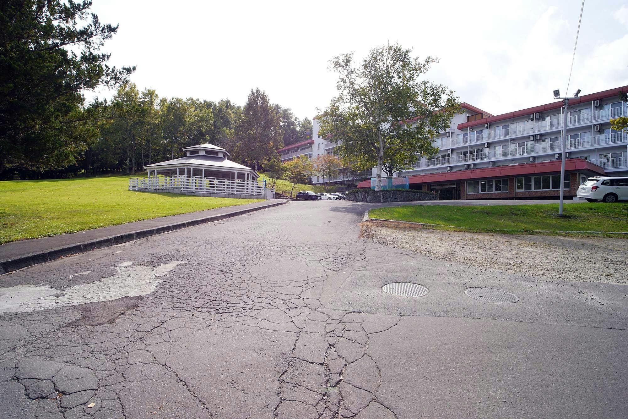 アイムス旭山公園 駐車場