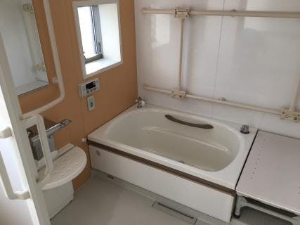 住宅型有料老人ホーム 安穏 浴室