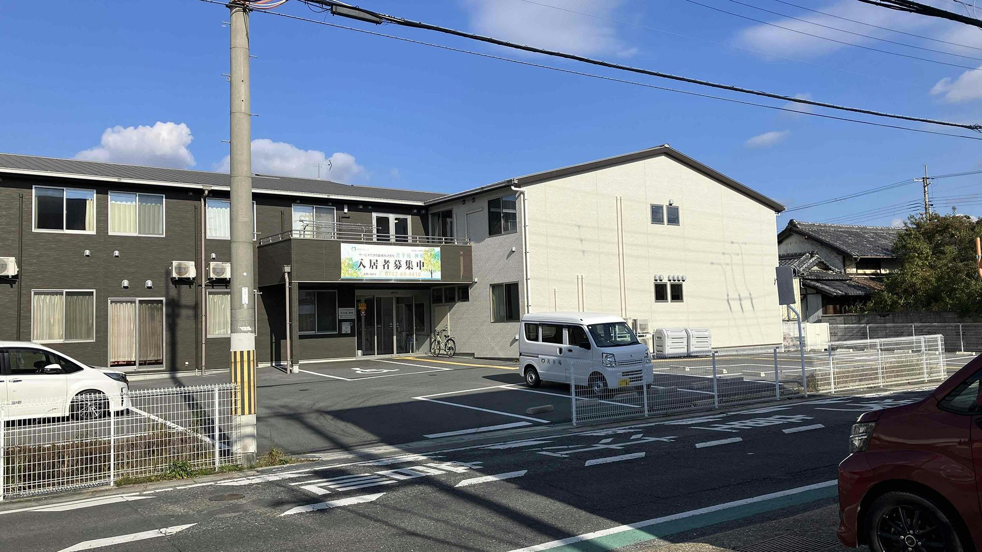 善幸苑神殿 駐車場