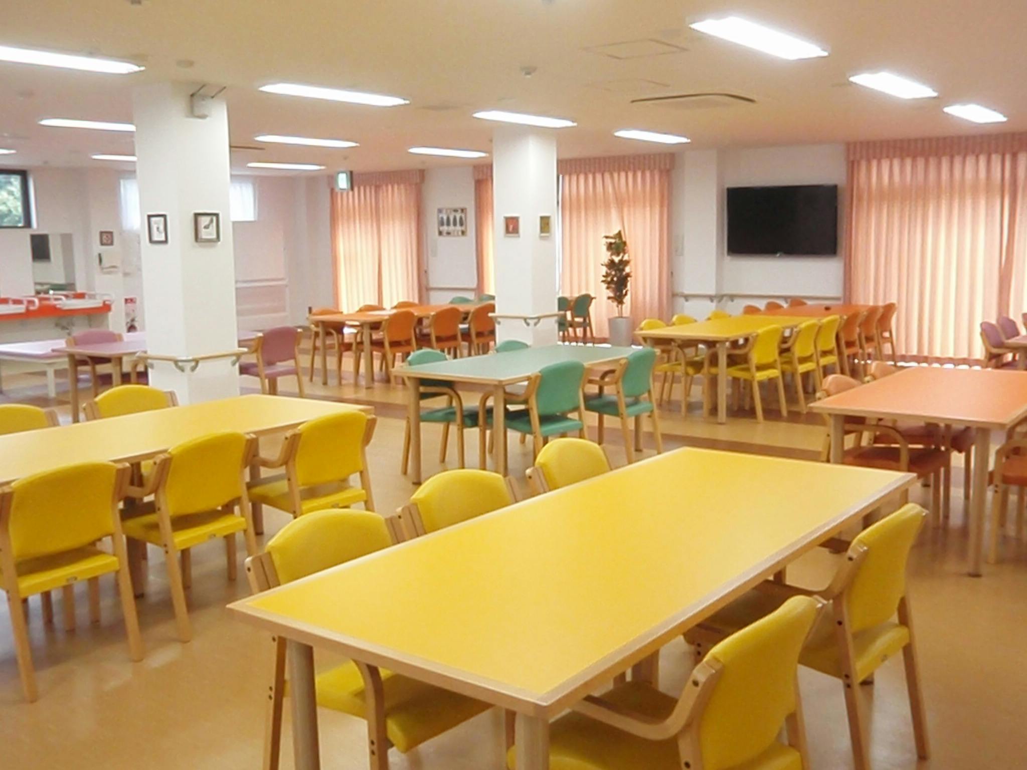 家族の家ひまわり一橋学園 食堂兼機能回復訓練室
