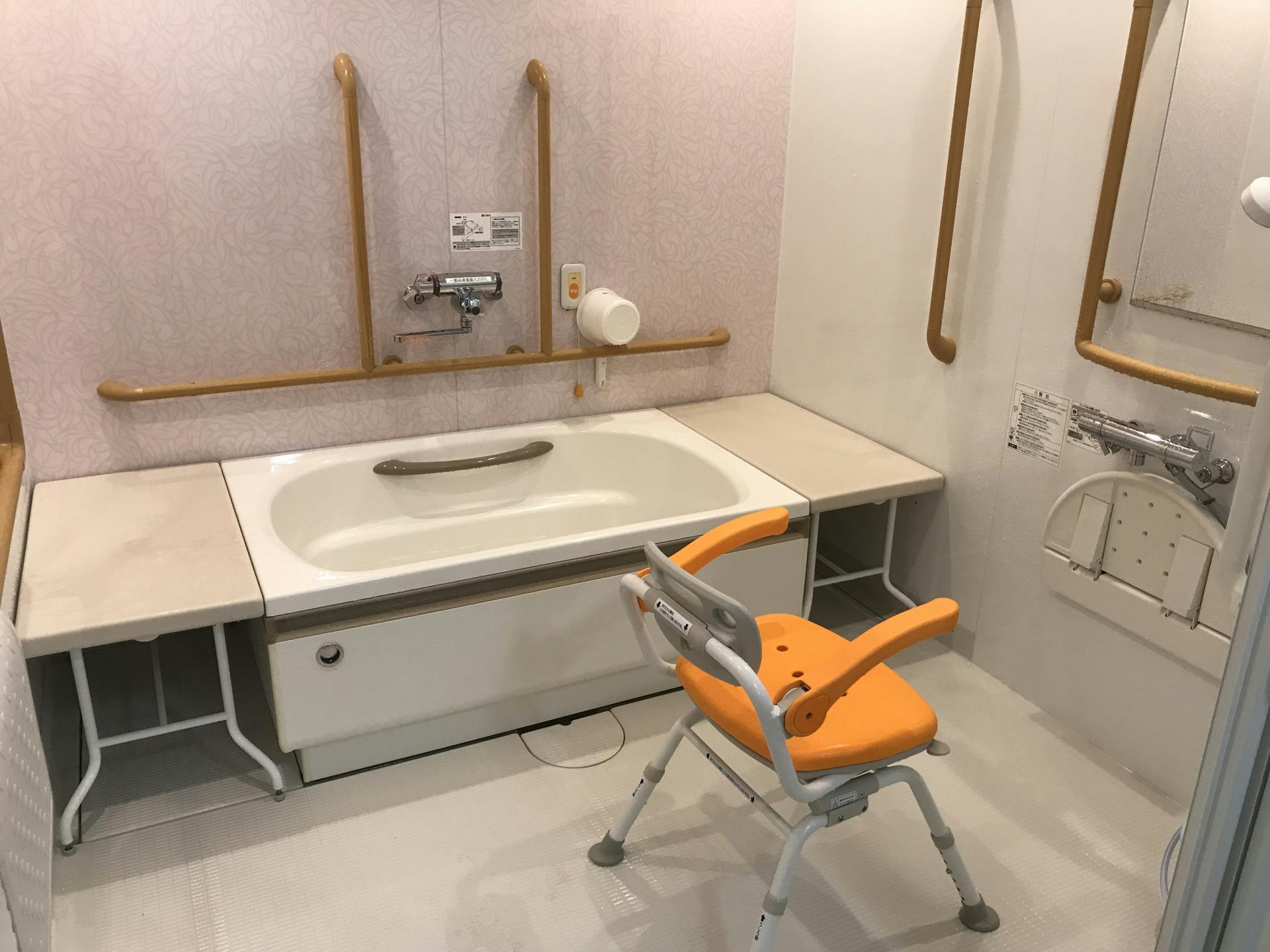 なかとみ悠生苑 浴室