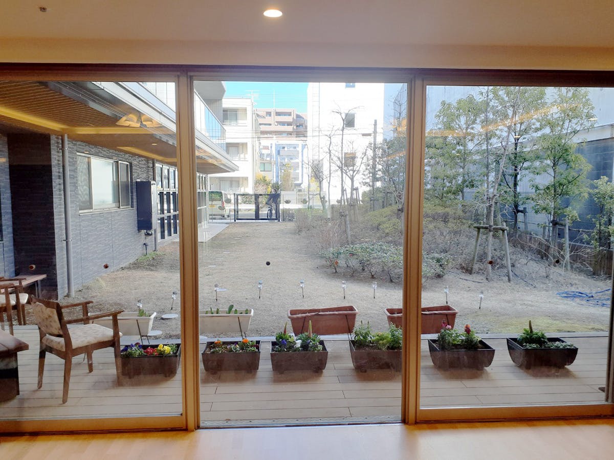 介護付有料老人ホーム プレザングラン 大田多摩川 中庭