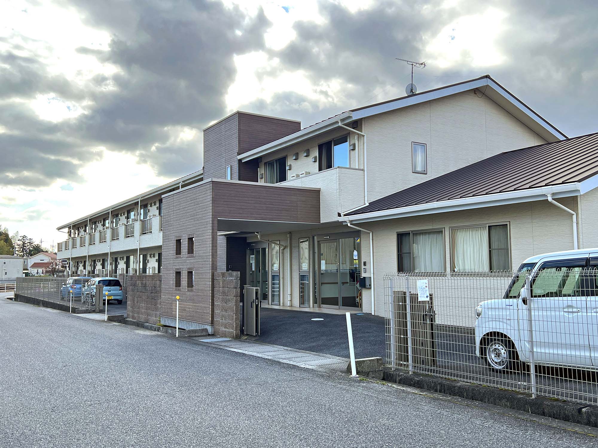 ワールドステイ八本松 外観