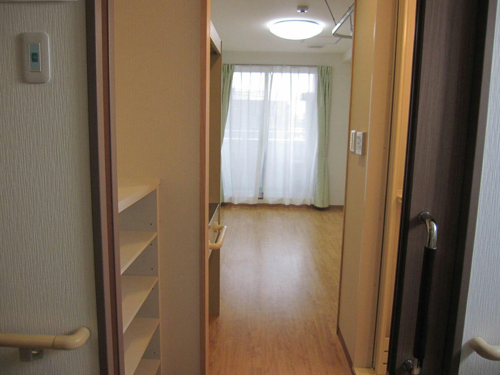 ライフパートナー磯路 居室入口