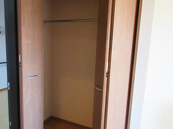 サービス付き高齢者向け住宅まごの手 居室（クローゼット）
