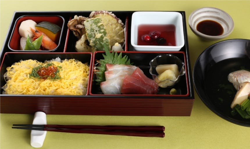 SOMPOケア ラヴィーレ六甲 うな丼