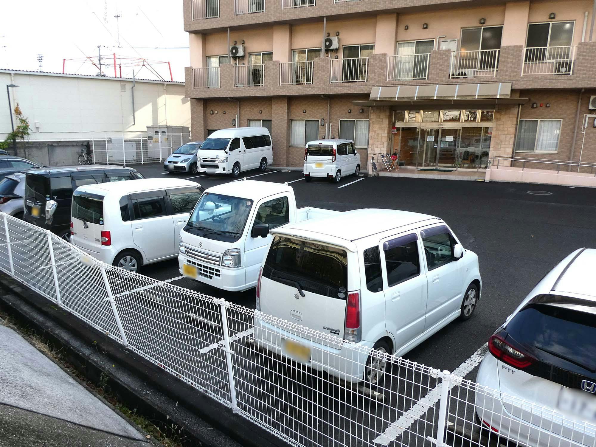 すずらんの家小倉 駐車場