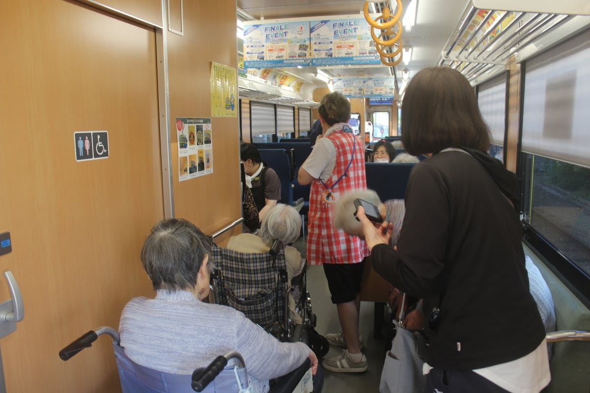 グループホームガーデンコート東金 鉄道に乗って蛍狩り