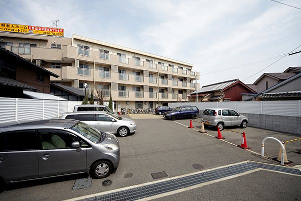 スーパー・コート堺神石2号館 駐車場