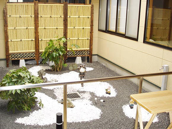 愛の家グループホーム川口戸塚 中庭