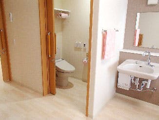 くみのき苑北長尾 居室内トイレおよび洗面台