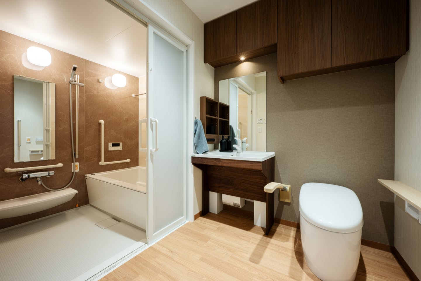 SOMPOケアラヴィーレ泉パークタウン朝日 トイレ