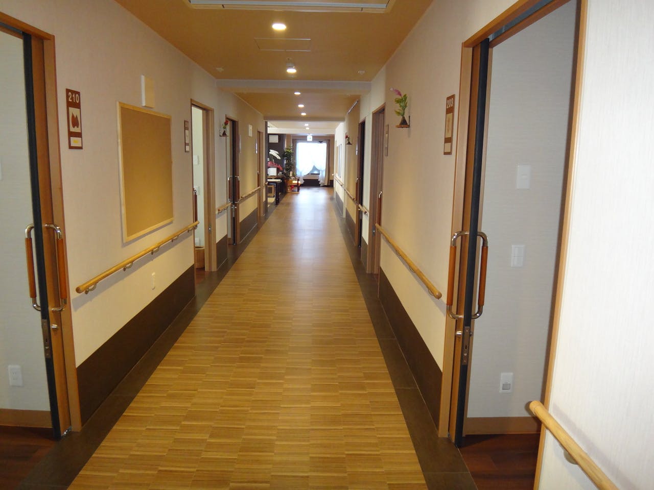 プラチナ・シニアホーム博多 廊下