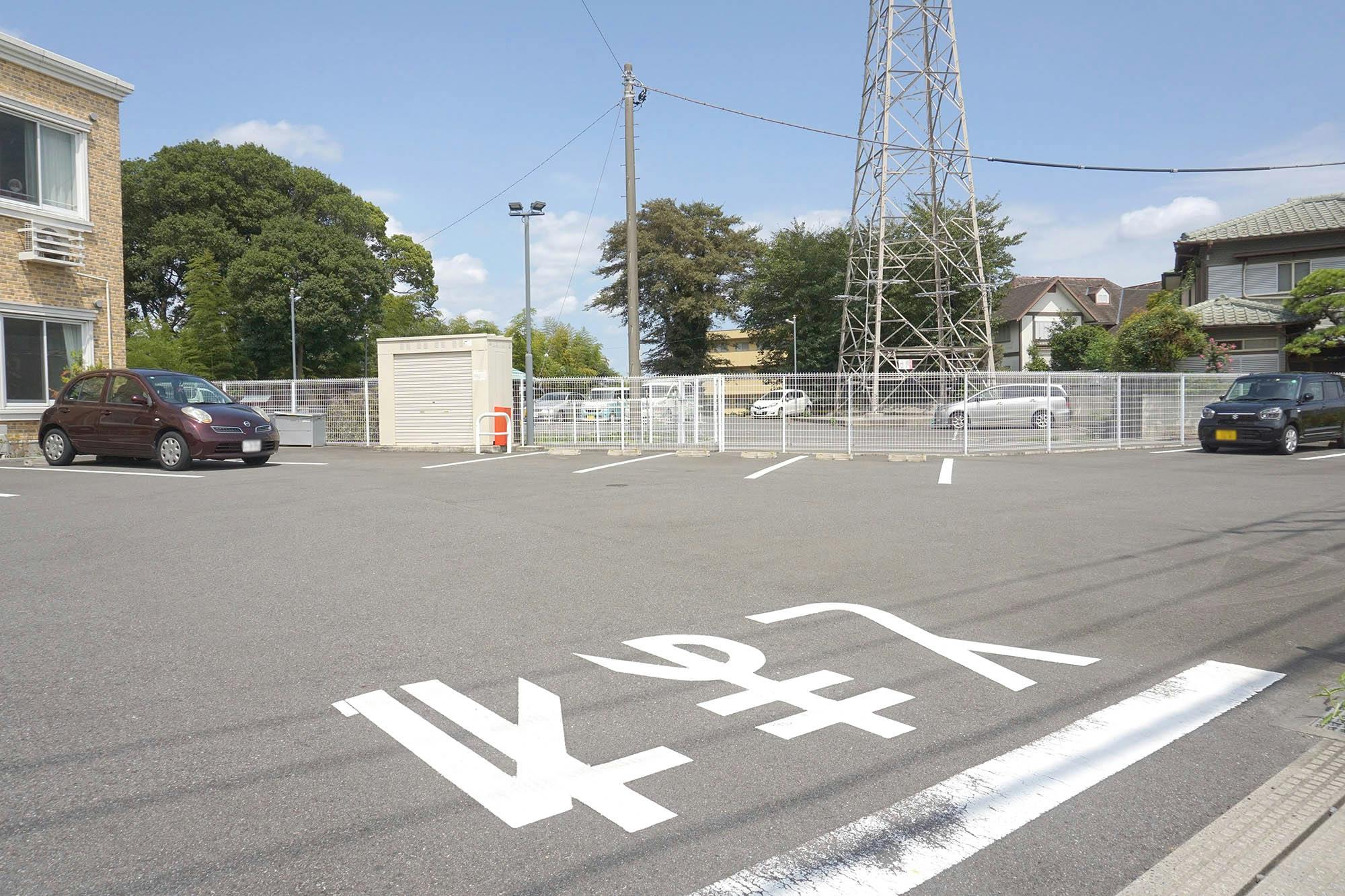 ニューソフィアコート八ヶ崎 駐車場