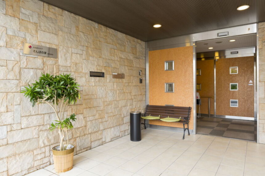 そんぽの家鶴見緑地 玄関