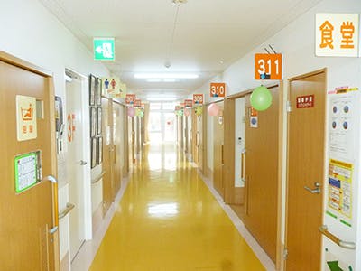 さわやかむなかたのもり 廊下