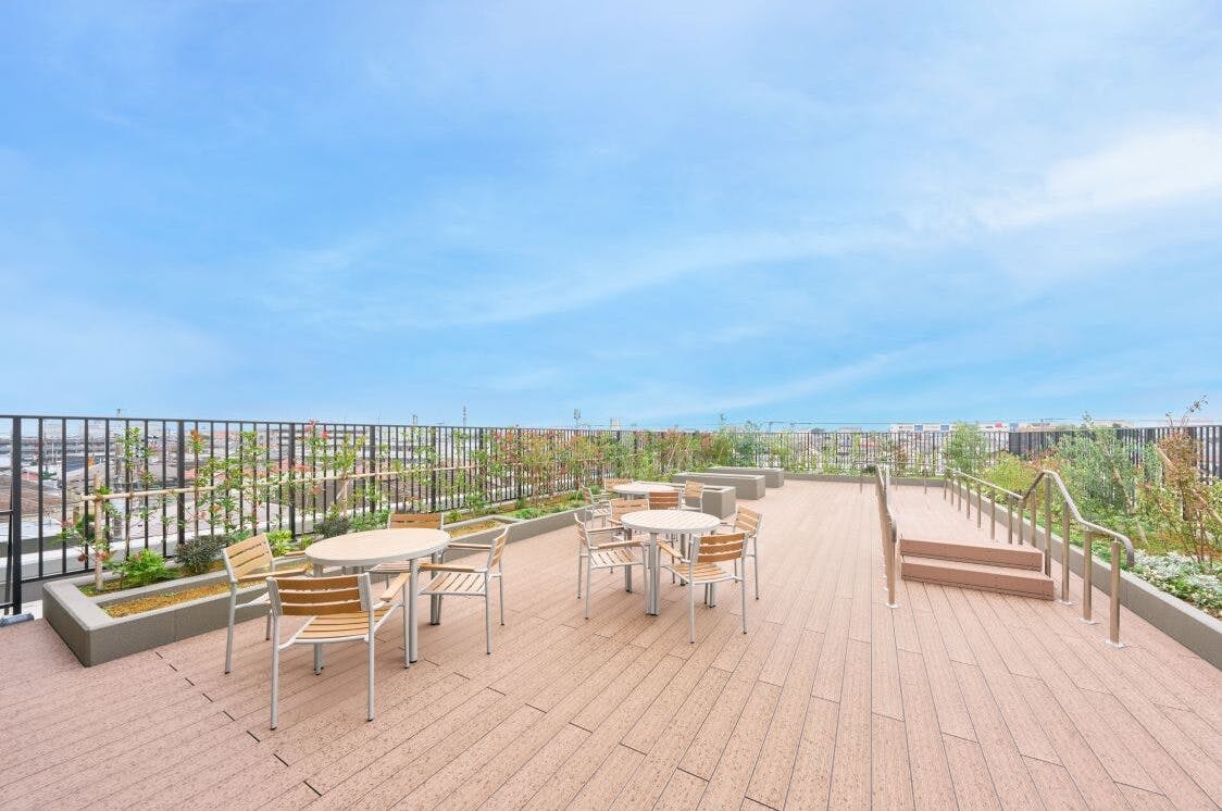 アズハイム国立 屋上庭園