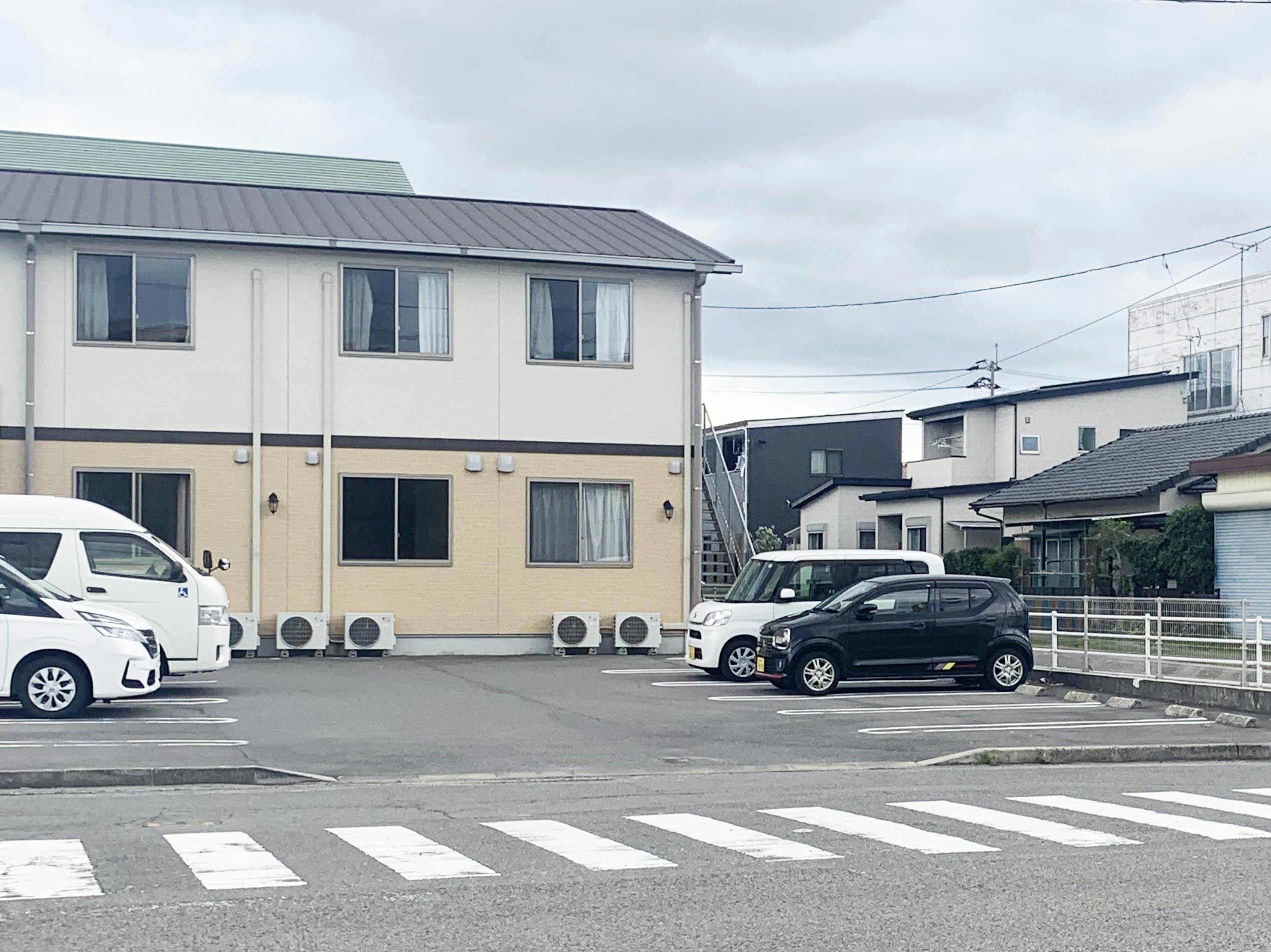 サービス付き高齢者向け住宅住んで民家今治 駐車場