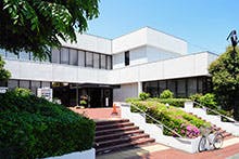 リーフエスコートあざみ野 山内図書館