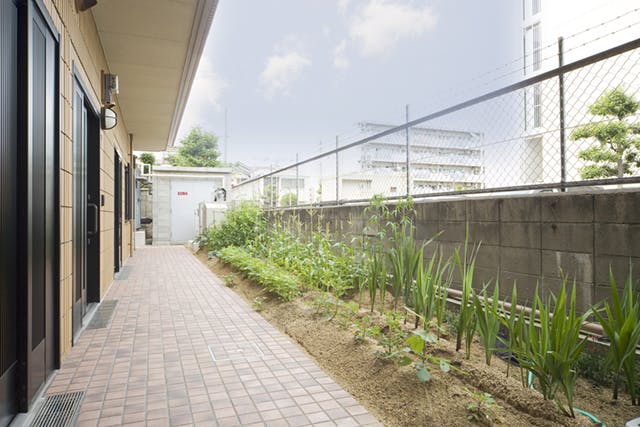 ケア付きホームリビングかずほ 菜園